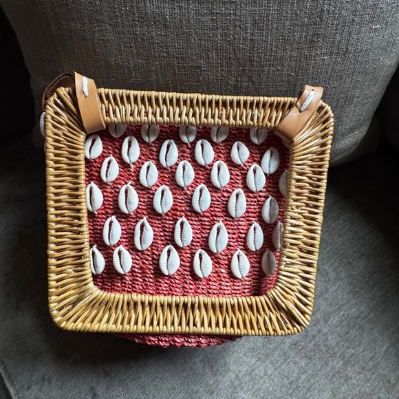 Aranaz  Kaia Puka Shell Top Handle Bucket Bag - SHOULDER STRAP IS MISSING - Picture 4 of 9